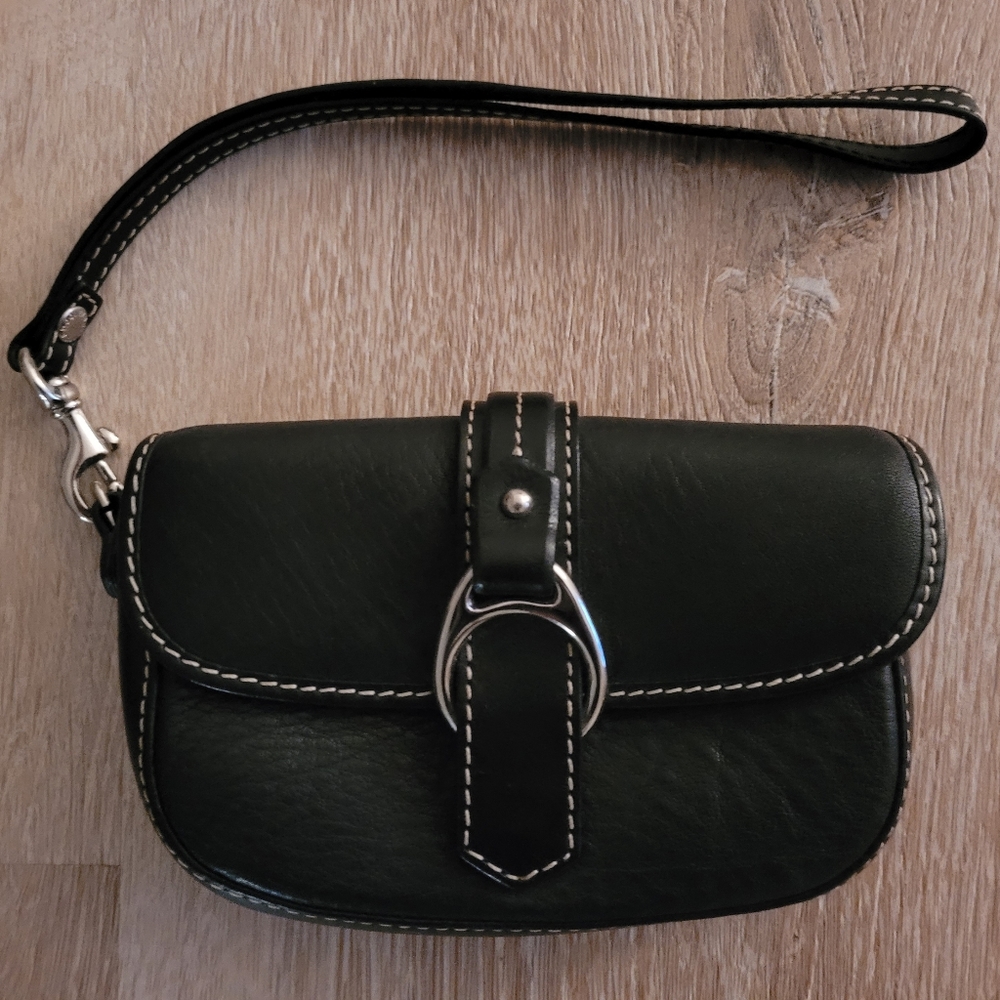 Dooney & Bourke black pebble leather wristlet